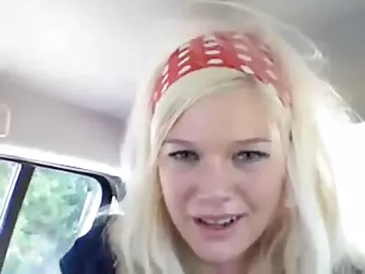 Bryter sig in i hennes fitta! video (Charlie Lynn)
