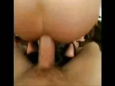 Blond slyna sväljer en interracial ladda video (Courtney Cummz)