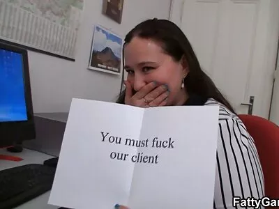 Jada Stevens gör yoga för rövparad